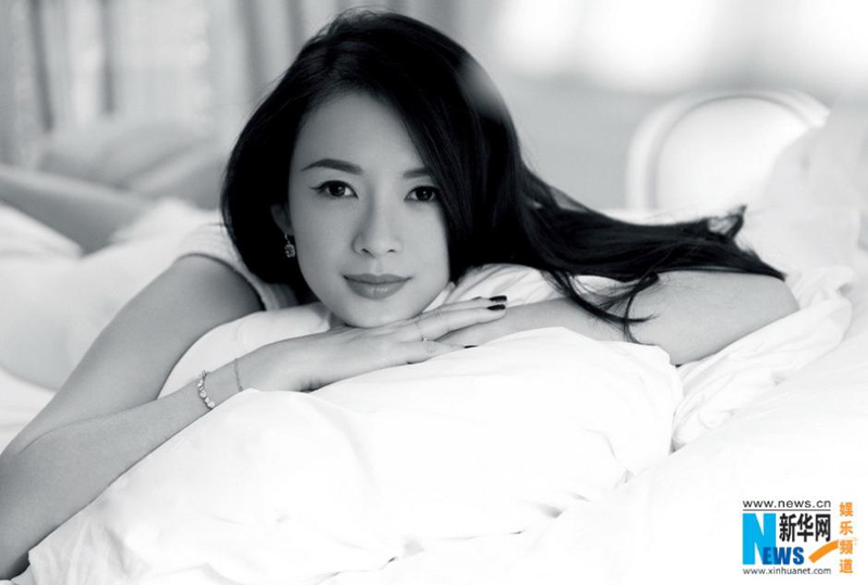 Ultra-glamour, Zhang Ziyi pose pour un magazine