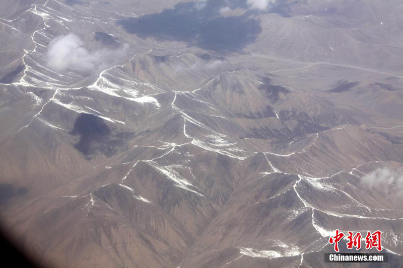 En images : les monts enneigés du plateau Qinghai-Tibet