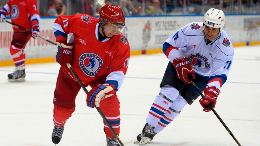 vladimir poutine affronte des stars du hockey à sotchi
