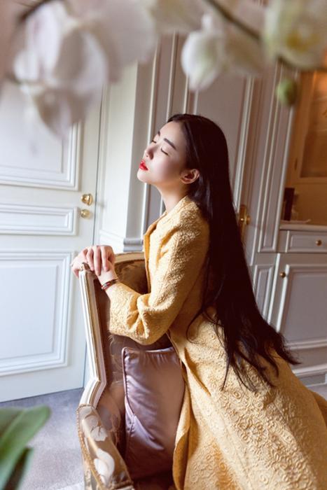 Sublime, Zhang Xinyuan pose à Paris