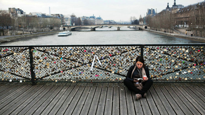Paris : les cadenas accrochés sur le Pont des Arts seront enlevés ?  