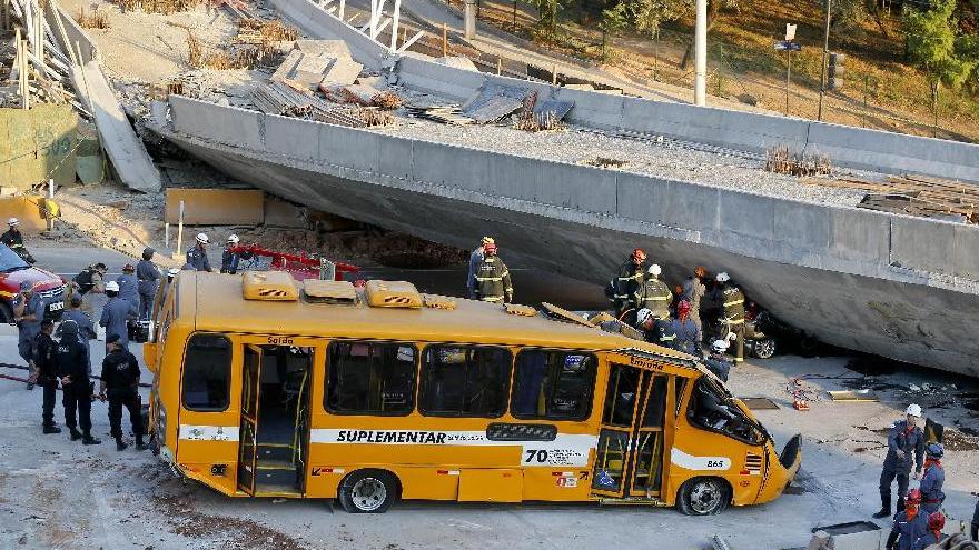 Brésil : l'effondrement d'un pont fait 2 morts dans une ville du Mondial