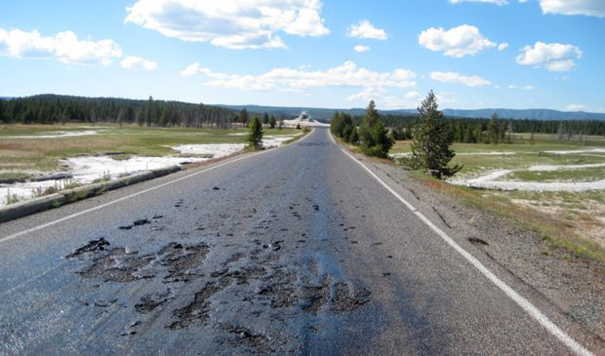 Parc national de Yellowstone: le supervolcan souterrain fait fondre la route