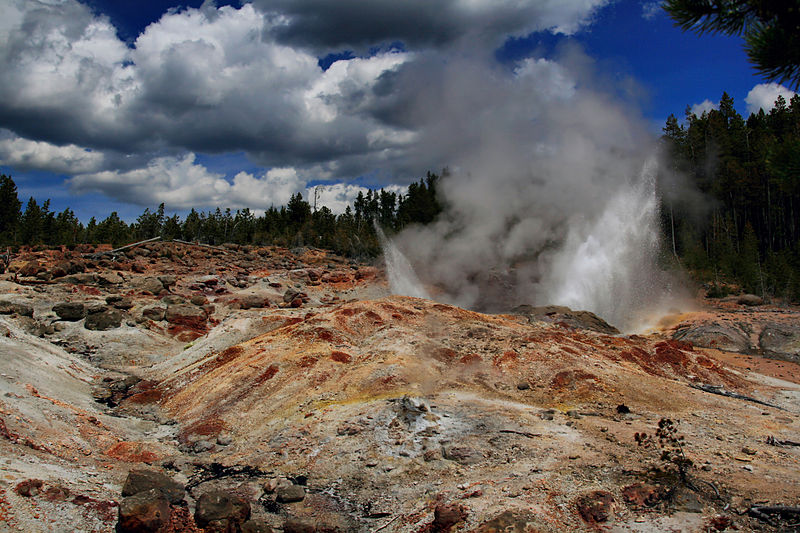 Parc national de Yellowstone: le supervolcan souterrain fait fondre la route