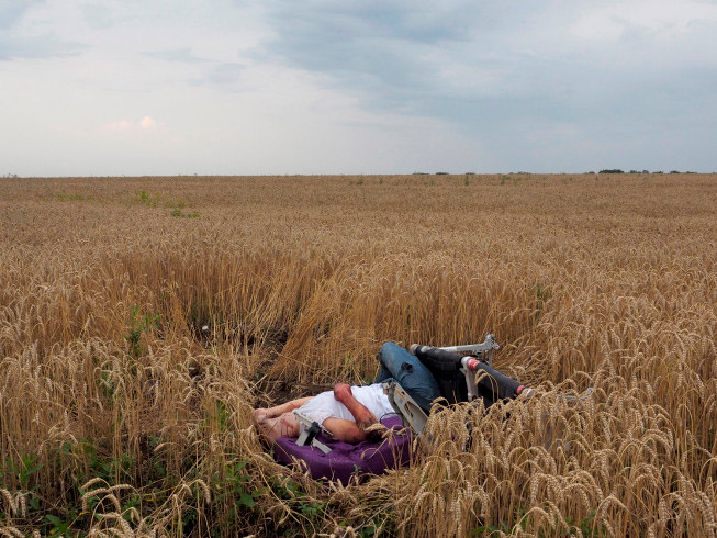 Vol MH17 : la zone du crash photographiée par Jérôme Sassini