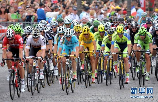L'Italien Vincenzo Nibali remporte le Tour de France
