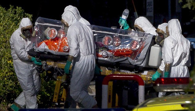 Un prêtre espagnol atteint par le virus Ebola rapatrié