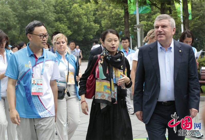 JOJ de Nanjing 2014: le président du CIO visite le centre des médias