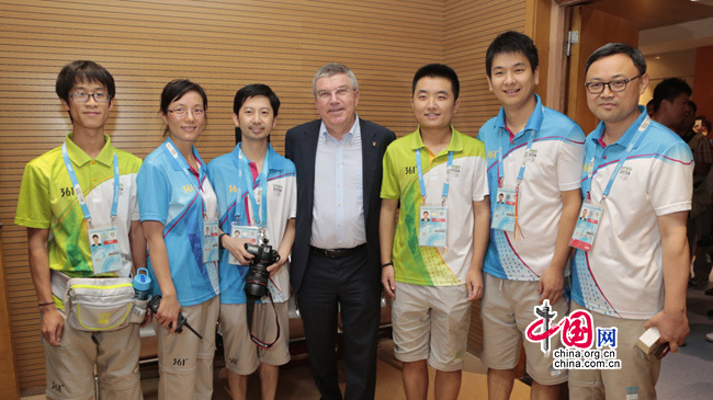 JOJ de Nanjing 2014: le président du CIO visite le centre des médias