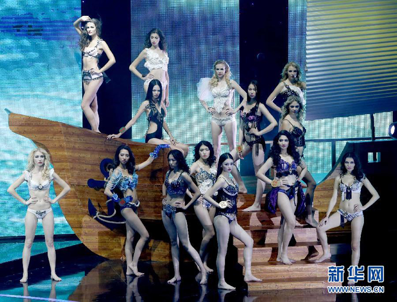 Huo Jialin couronnée au concours asiatique de mannequins