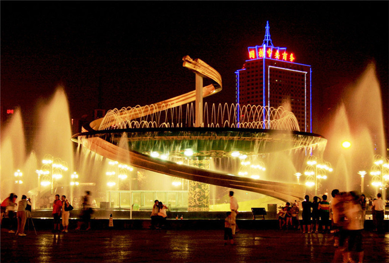 No 8 Chengdu, province du Sichuan Chengdu est célèbre pour sa douceur de vivre. Vous pouvez y trouver tous les avantages d'une grande ville, tout en profitant de la tranquillité que seules les petites villes peuvent offrir.