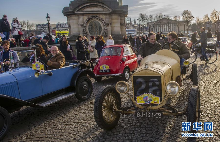 Le 1er janvier à Paris, au départ du défilé des automobiles classiques.