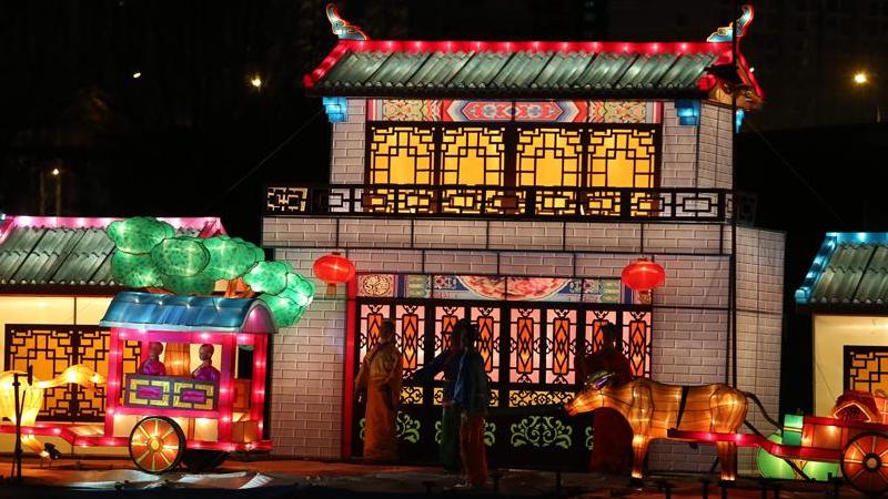 Beijing : reproduction grandeur nature d'une peinture célèbre avec des lanternes