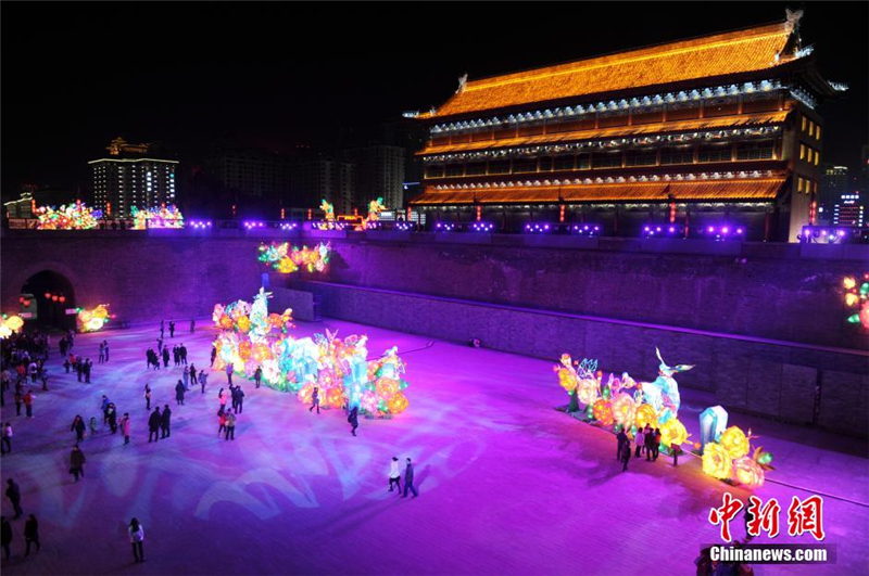 Xi&apos;an : le festival des lanternes pour le Nouvel An chinois