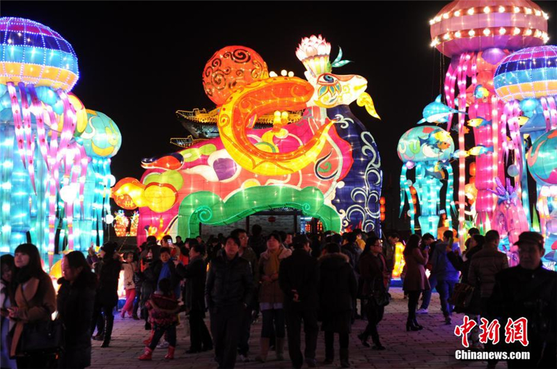 Xi&apos;an : le festival des lanternes pour le Nouvel An chinois