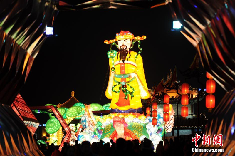 Xi&apos;an : le festival des lanternes pour le Nouvel An chinois