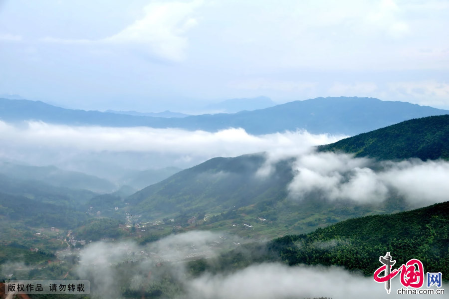 La beauté du xian de Suichuan après la pluie