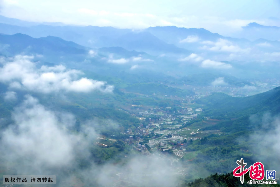 La beauté du xian de Suichuan après la pluie