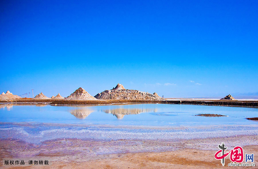 La beauté mystérieuse du lac salé Chaka La beauté mystérieuse du lac salé Chaka