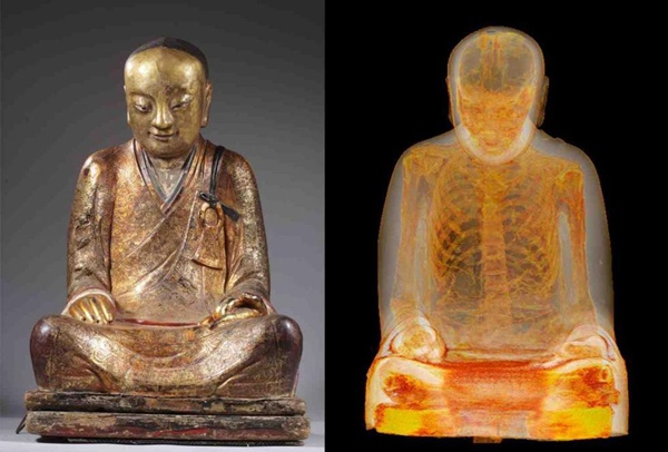 Découverte du corps d'un moine caché dans une statue de Bouddha chinoise