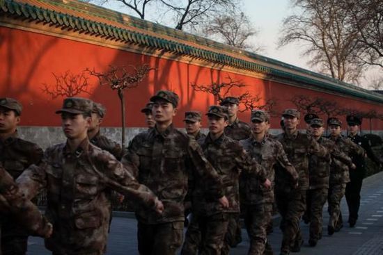 En pleine modernisation, l'armée chinoise est invitée à marcher au pas