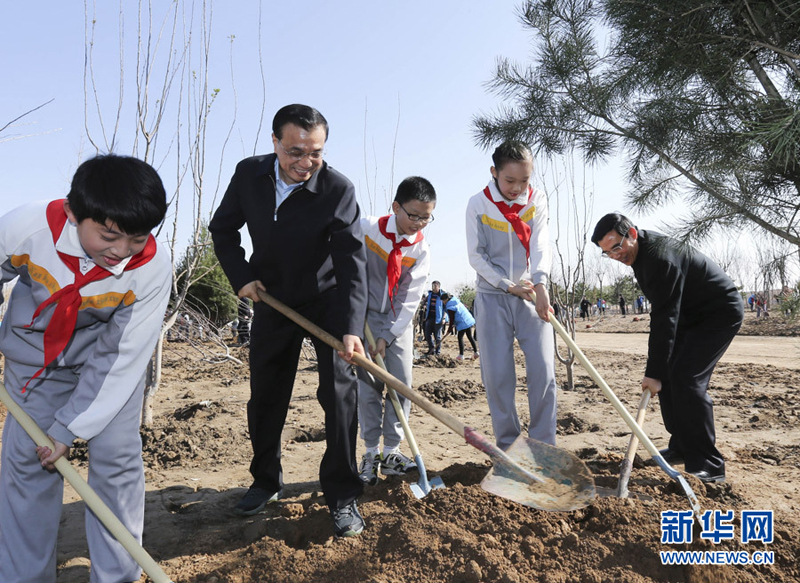 Xi Jinping appelle les citoyens à planter des arbres