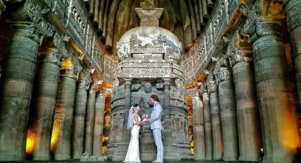 En 83 jours, ils se sont offert 38 belles cérémonies dans six pays, un périple qui ne leur a coûté que 3000 dollars.