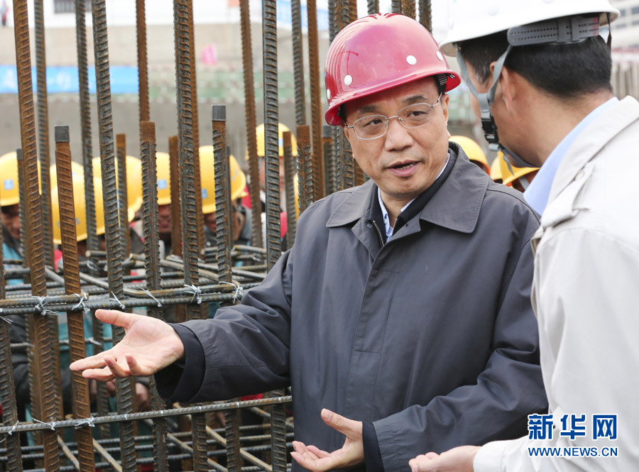 Le 9 avril, le premier ministre chinois Li Keqiang visite un chantier de transports à Changchun.