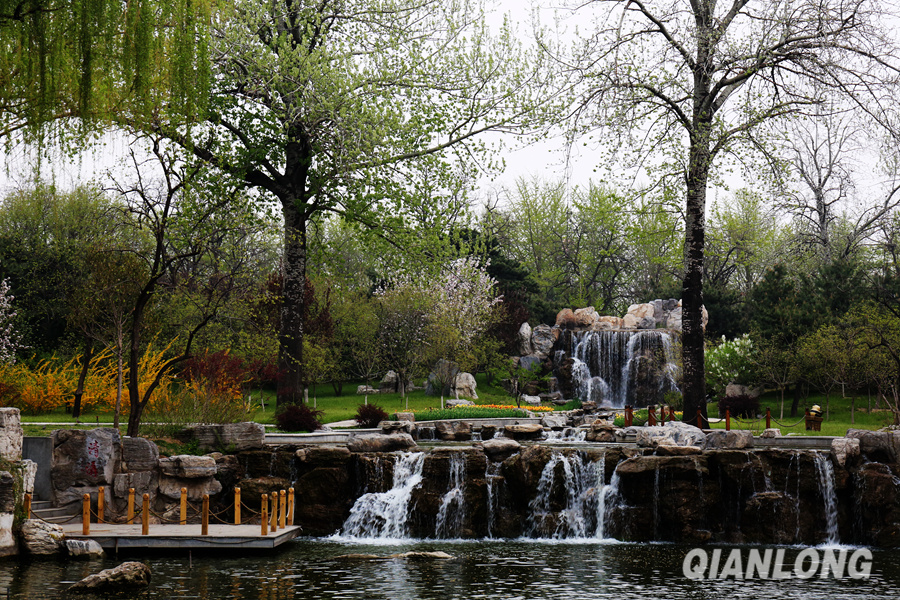 Beijing : les jardins de la Diaoyutai State Guesthouse au printemps