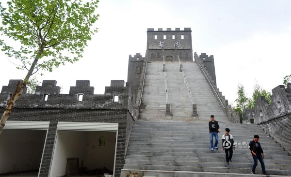 Wuhan : une réplique de la Grande Muraille sur le campus d&apos;une université