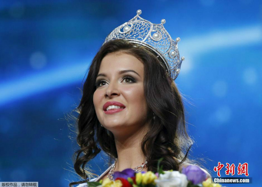 Sofia Nikitchuk couronnée Miss Russie 2015 Sofia Nikitchuk couronnée Miss Russie 2015