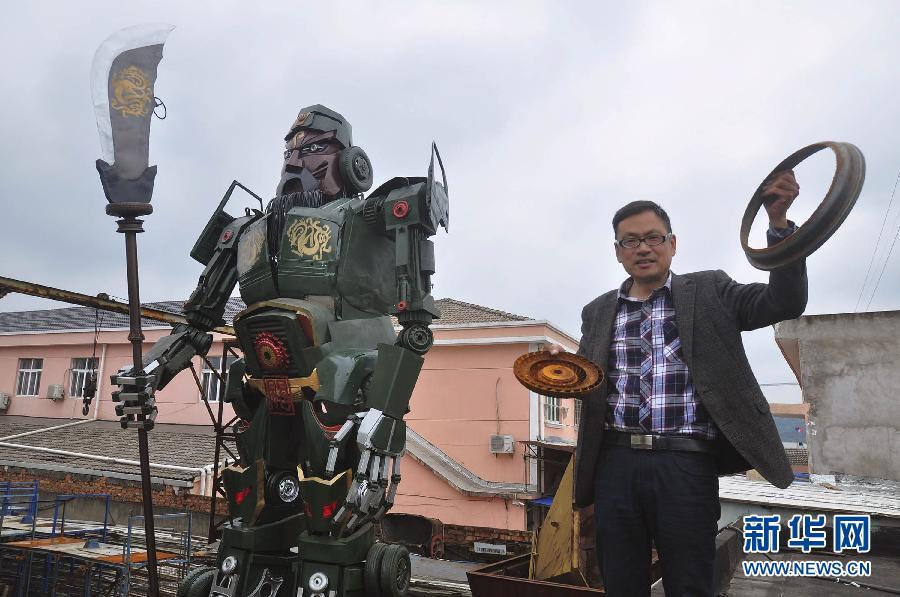 Ningbo : un robot géant à l&apos;effigie de Guan Yu