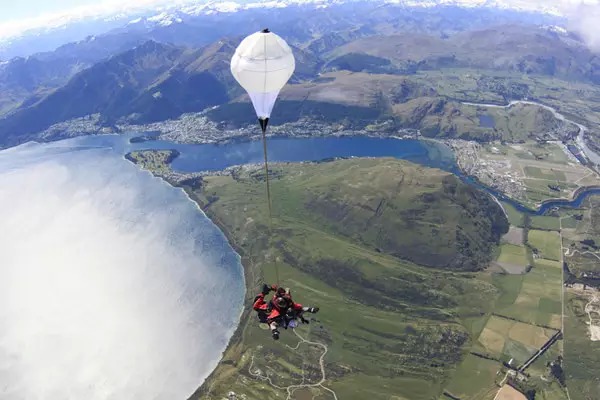 Les six plus beaux endroits pour sauter en parachute dans le monde Les six plus beaux endroits pour sauter en parachute dans le monde