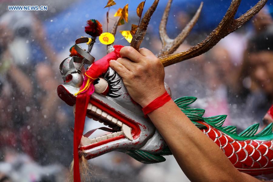 Le Festival du Dragon Ivre célèbre l&apos;anniversaire de Bouddha à Macao