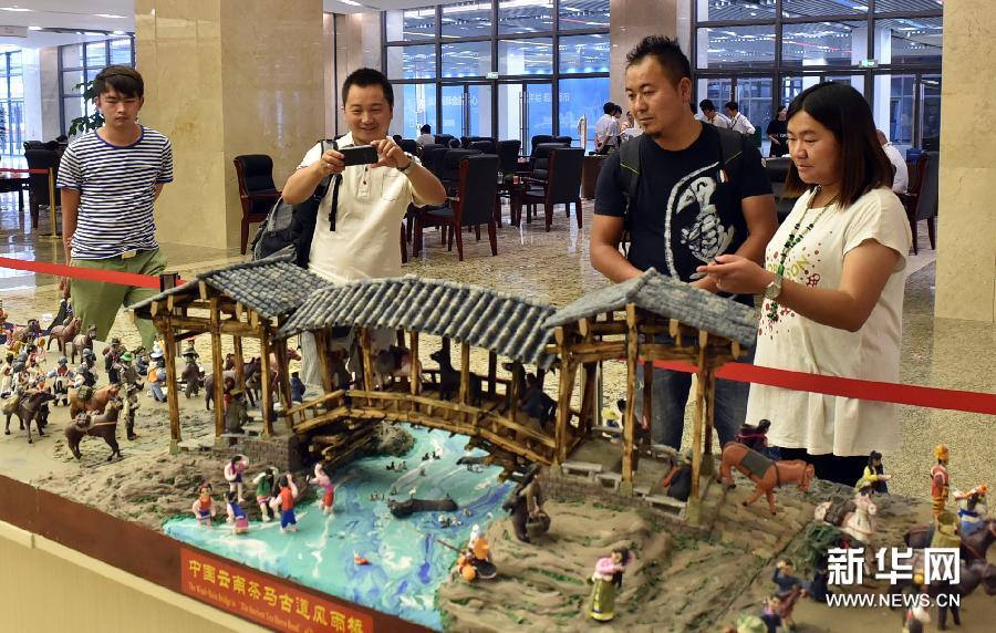 Chine : une maquette de l'ancienne route du thé en pâte à modeler