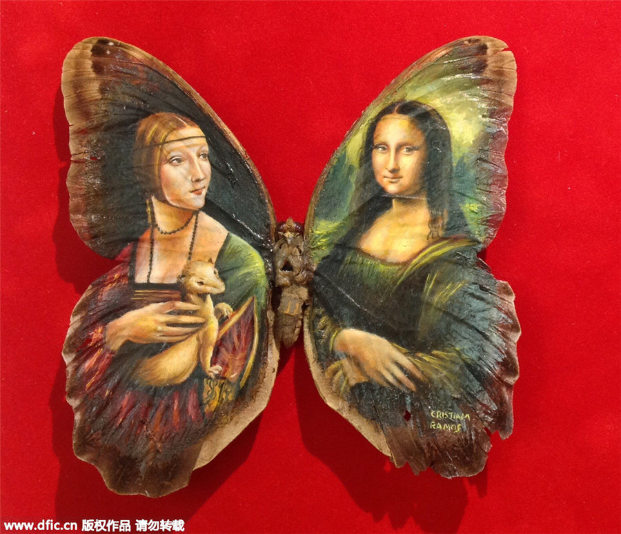 Un peintre utilise des ailes de papillon comme toile