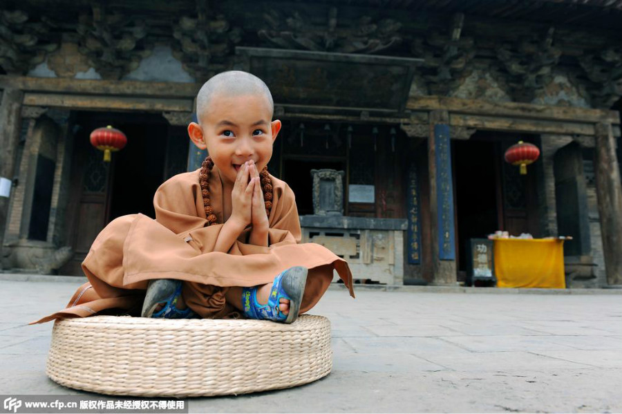 Shanxi : un moine bouddhiste de 4 ans fait le buzz