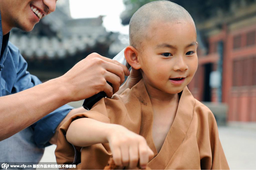 Shanxi : un moine bouddhiste de 4 ans fait le buzz
