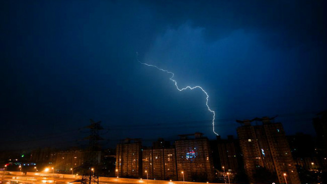 Photos : une pluie d’éclairs s’abat sur Beijing
