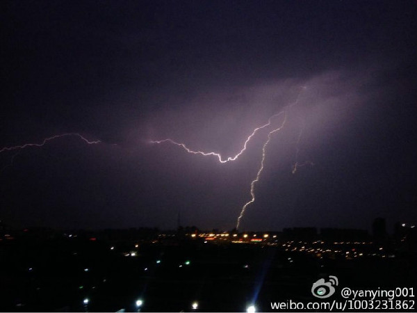 Photos : une pluie d’éclairs s’abat sur Beijing