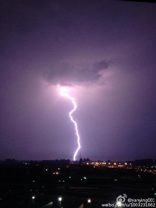 Photos : une pluie d’éclairs s’abat sur Beijing