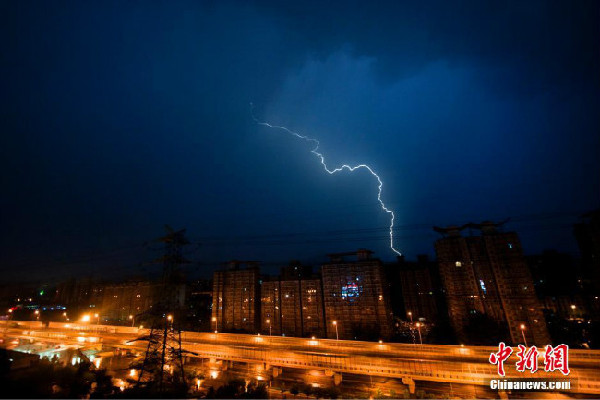 Photos : une pluie d’éclairs s’abat sur Beijing