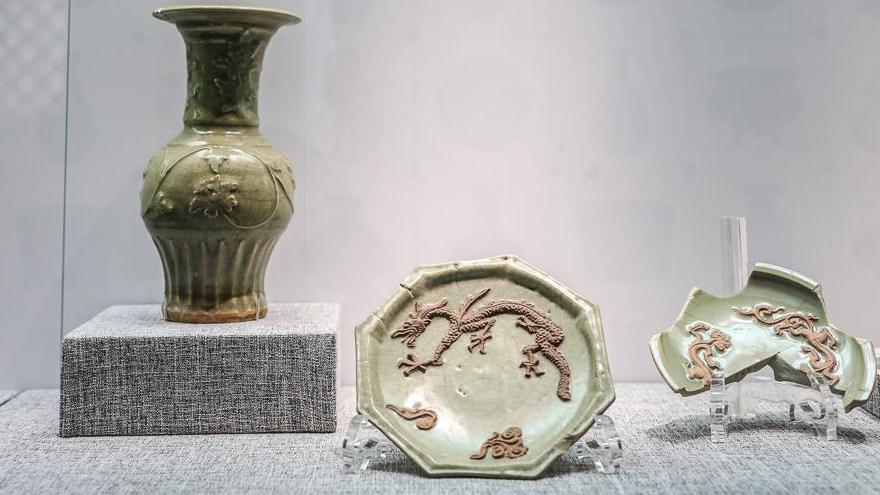 Des pièces de porcelaine millénaires exposées à Beijing