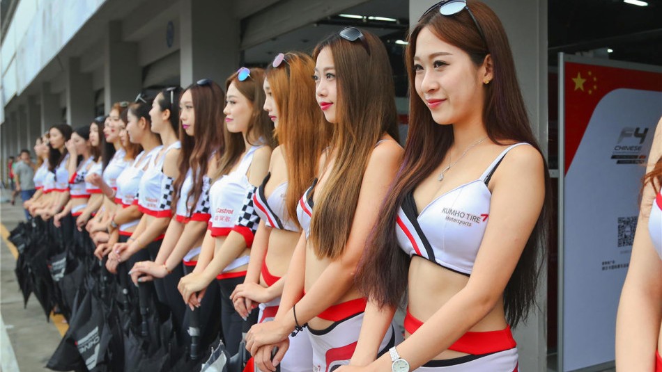 En images : les belles hôtesses de FIA F4 2015 en Chine