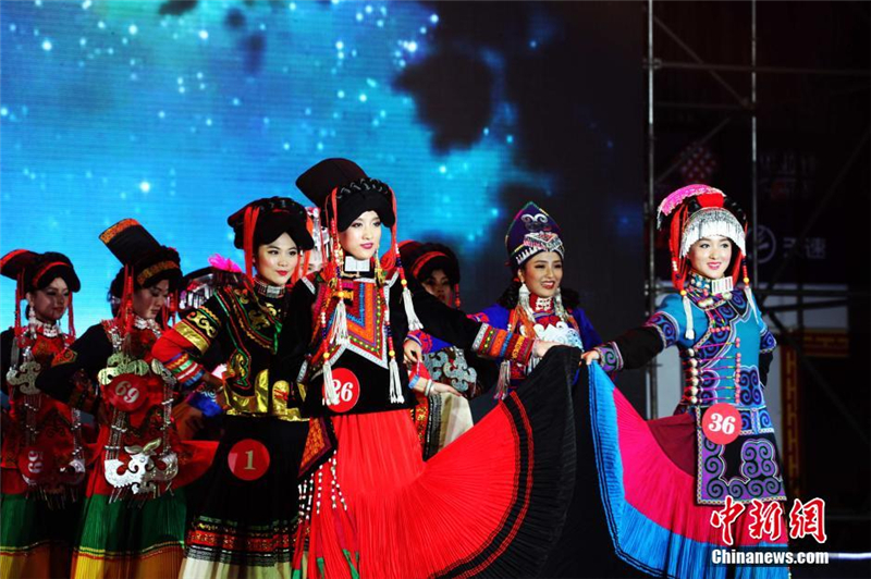 Un concours de beauté dans l&apos;ethnie Yi à Liangshan