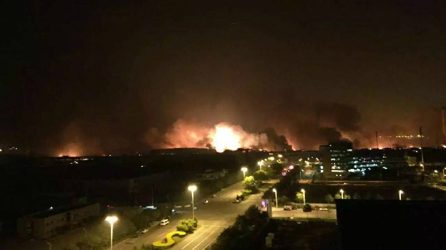 Explosion à Tianjin : le bilan provisoire revu à la hausse, 17 morts