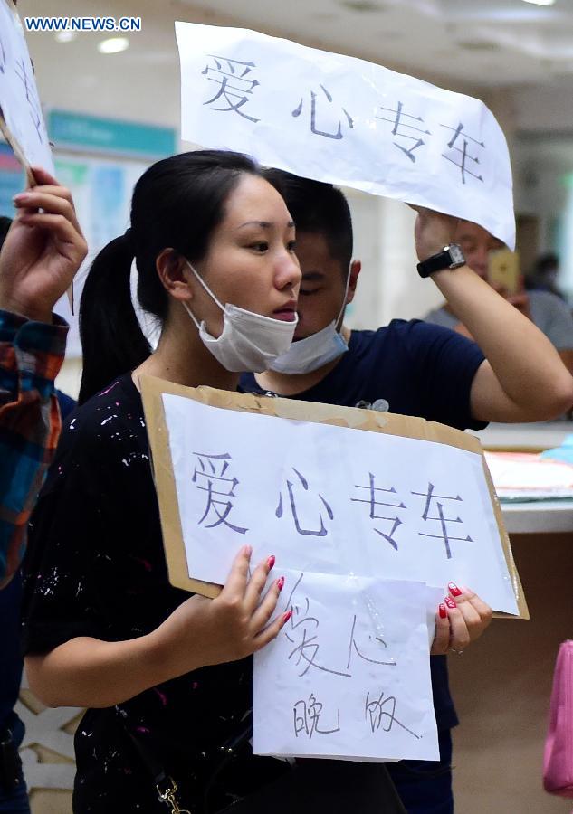 Les hôpitaux de Tianjin inondés de blessés et de bénévoles