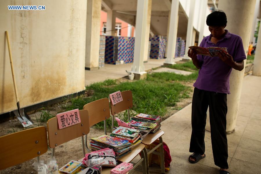 Abris, médicaments, produits de première nécessité donnés aux victimes des explosions de Tianjin