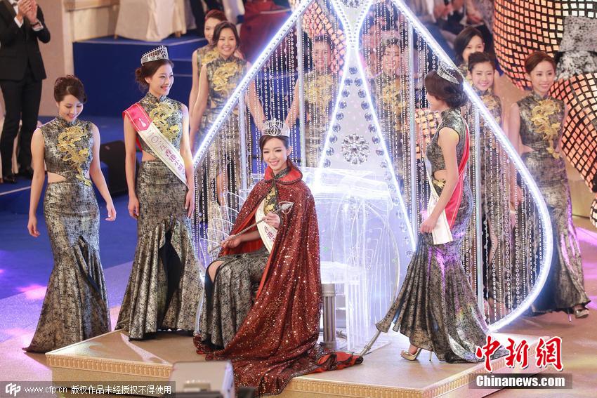 Louisa Mak, diplômée en droit de Cambridge, est couronnée Miss Hong Kong 2015