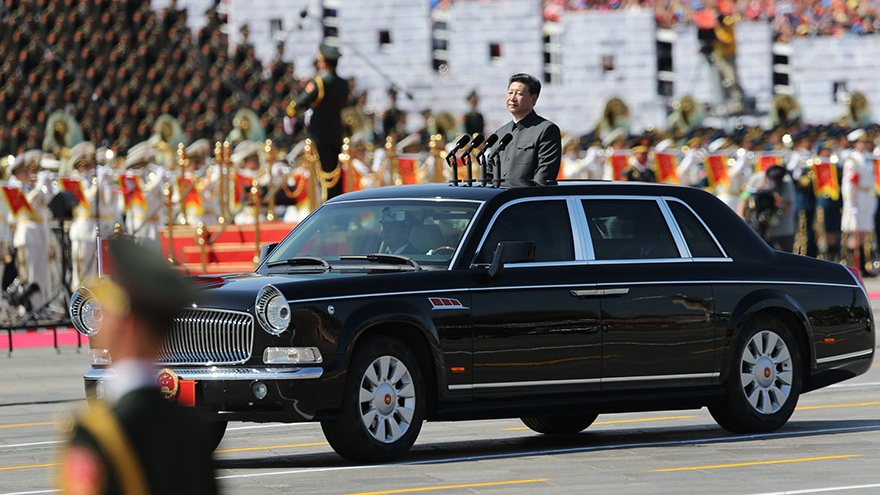 En images : le président Xi Jinping passe les troupes en revue